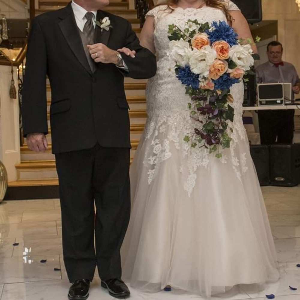 Wedding dress size 28